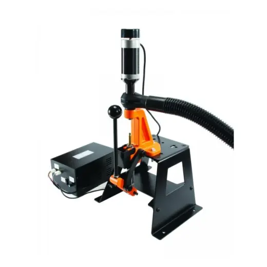 Elektrický zkracovač nábojnic určený pro montáž na lis zvládne i ty nejnáročnější ořezávací práce. Pracuje s většinou progresivních, automatických, Turret a jednooperačních přebíjecích lisů.